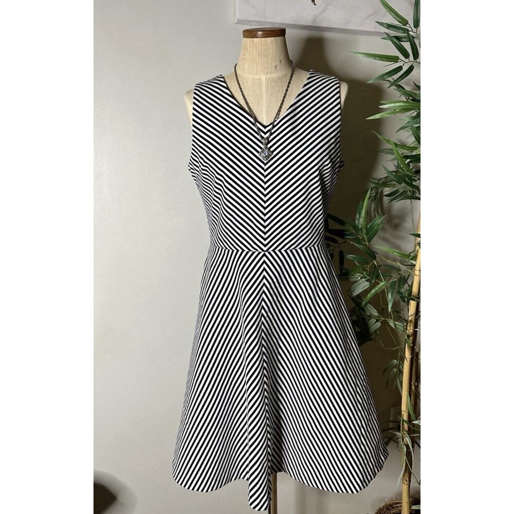 Talbots L Dress Black White Striped Sleeveless V Neck Stretch French Girl